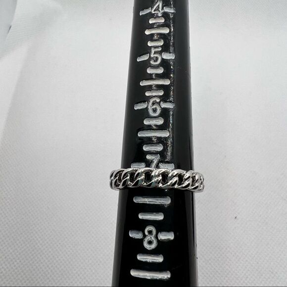 🍭4/$20 Silver tone braided simple ring - size 7.25 - Picture 3 of 3